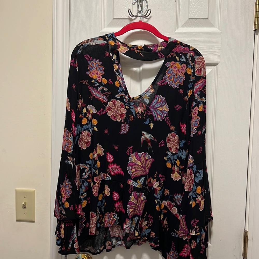 Grace and a lace Black Flowy Cut Out Tunic
